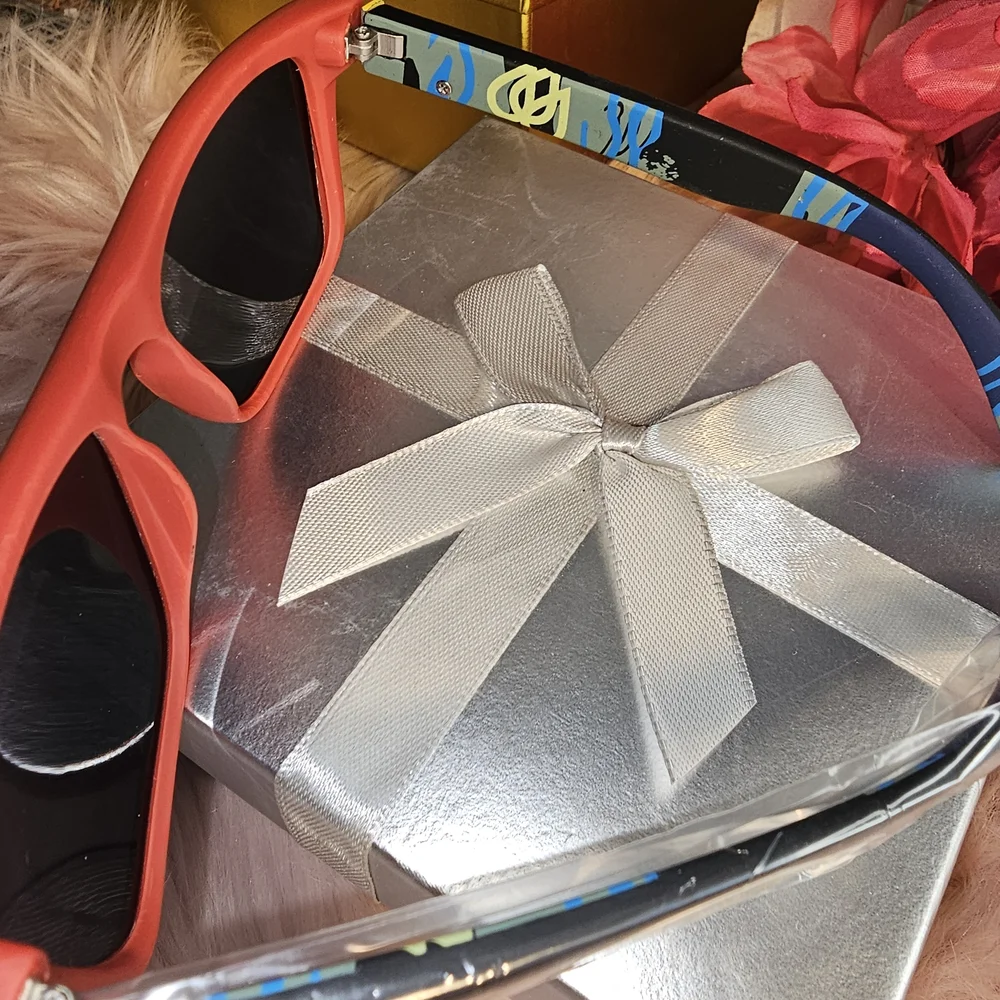 Men's Black Sunglasses with Gold Lenses - Picture 4 of 9